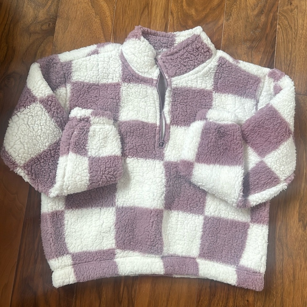 Women’s/Juniors half zip pullover.